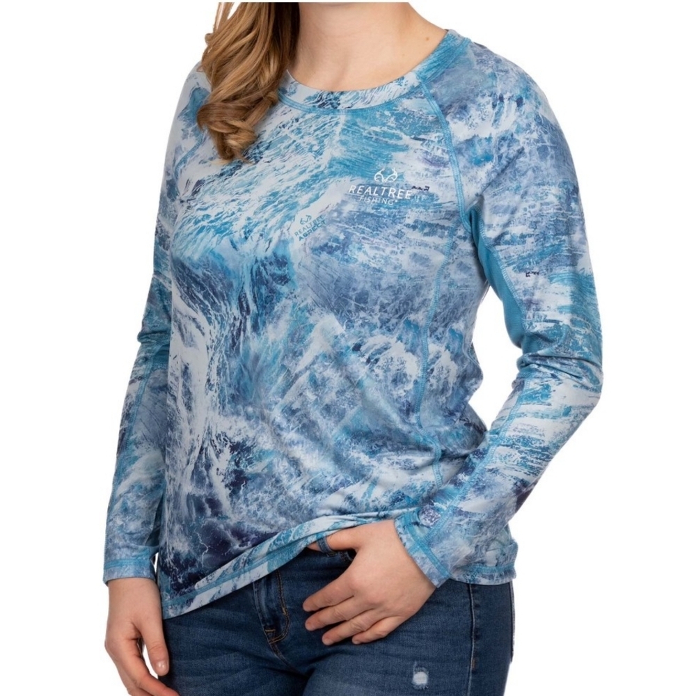 RealTree Aspect Sky Woman's Long Sleeve Reversible Performance Fishing Shirt